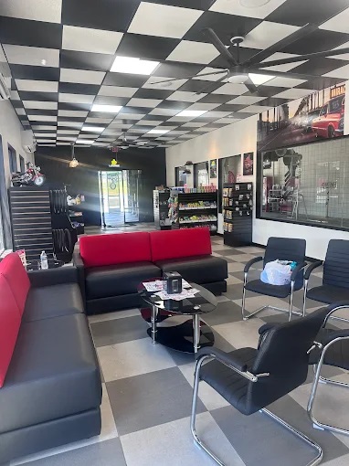 Car wash with waiting area in Los Angeles